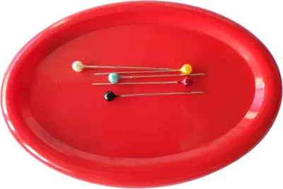 Obrázek produktu pro Jehelníček s magnety na šicí jehly, kancelářské sponky, šrouby, červený