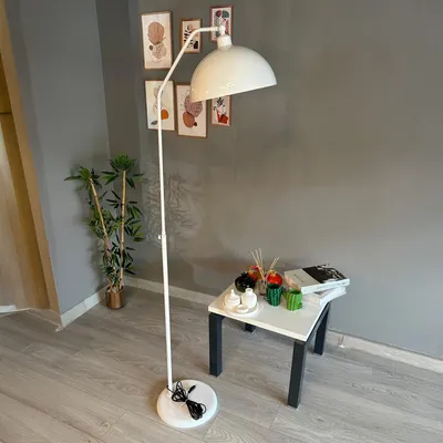 Produktbild von Moderne Stehlampe aus Metall mit E27, Verstellbarer Lampenschirm