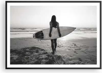 Produktbild von Gerahmtes Poster - Schwarzer Rahmen - Frau Strand Surfen - 100x70 cm - Wand Bild - Wanddeko - Wandbilder - Kunstposter - Wandposter - Bilderrahmen - Bilder - Kunstdruck - P2BAA100x70-5036