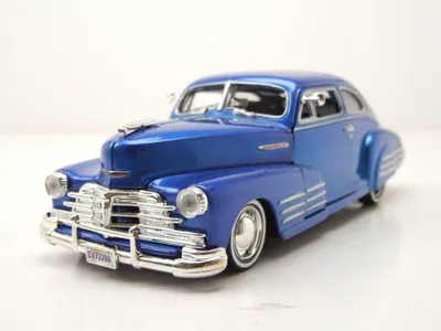 Produktbild von Motormax 73266B Chevrolet Aerosedan Fleetline 1948 blau 1:24