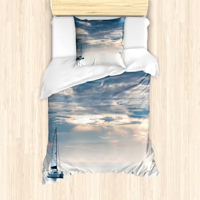 Produktbild von ABAKUHAUS Nautisch Mantele, Segelyacht Sonnenuntergang, Milbensicher Allergiker geeignet mit Kissenbezügen, 135 cm x 200 cm - 80 x 80 cm, Blau