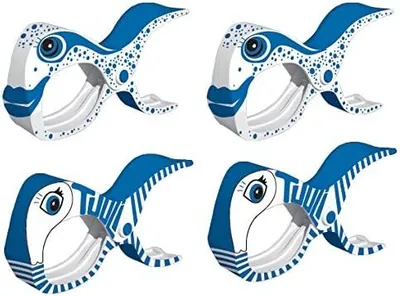 Produktbild von tuuli Große Clips Strand Klammern für Strandtuch Wäscheklammern Klammer Strandliege Yacht Kinderwagen Zubehör (2X Blau + 2X Fisch)