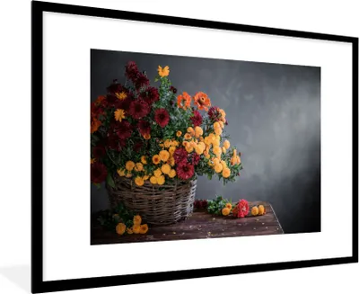 Produktbild von MuchoWow® Gerahmtes Poster Stilleben - Korb - Chrysantheme 90x60 cm - Poster mit Schwarzem Bilderrahmen Wandposter Rahmen Foto Bilder - Wanddekoration - Fotos