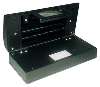 Produktbild von Prüfgerät 1060 UV-Multi mit 4W-UV-Auflicht, 2,5x Lupe, 80x165x90mm