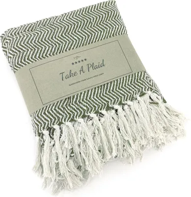 Produktbild von Heimtexland ® Hochwertige Strick Kuscheldecke Fransen Wohndecke Boho Wolldecke 100% Baumwolle Sofadecke 180x130 weich und warm Strickdecke natur Typ912 Chevron grün - 1 Stück