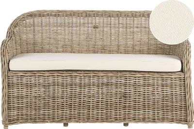 Zdjęcie produktu dla BELIANI Ławka ogrodowa naturalna rattanowa plecionka białe poduszki 150 cm dom ogród taras styl boho