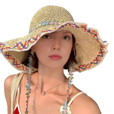 Produktbild von Handgefertigter Strohhut für Damen mit Blumenstickerei, Kinnriemen, Sonnenschutz, breite Krempe, ideal für Sommer, Strand und Reisen