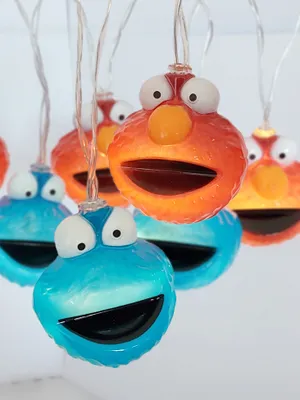 Produktbild von Sesamstraße Krümelmonster & Elmo LED Lichterkette 2m mit 10 LEDs warmweiß batteriebetrieben Deko für innen USB-C Anschluss