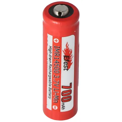 Imagen del producto de Baterías Efest IMR 14500 V2, con capacidad de 700mAh y voltaje de 3,7V, tipo Li-Ion. El polo positivo está elevado. Dimensiones aproximadas: 50,5 x 14,2 mm