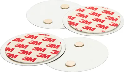 Four circular adhesive pads with magnets, two with the backing paper still attached, showing the 3M logo.