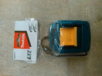 Produktbild von Makita Akku-Adapter 14,4V / 18V 198634-2