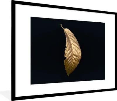 Produktbild von MuchoWow® Gerahmtes Poster Blätter - Luxus - Gold - Schwarz - Natur 80x60 cm - Poster mit Schwarzem Bilderrahmen Wandposter Rahmen Foto Bilder - Schlafzimmer-Dekorationen - Fotoposter