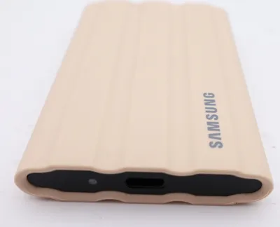 Produktbild von SAMSUNG T7 Shield 2 TB externe SSD-Festplatte beige