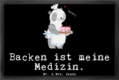 Produktbild von Mr. & Mrs. Panda Schmutzfangmatte Panda Backen 50 x 75 cm - Schwarz - Geschenk, fußmatte, Hobbybäcker, Bodenvorleger, Fussmatte, Eingangsteppich, Fußabstreifer, Kuchen