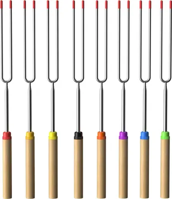 Produktbild von Intirilife 8x Grillspieße aus Edelstahl mit Aufbewahrungstasche - 30 bis 80.5 cm ausziehbare Grillgabel, Schaschlikspieß, Fleischspieß in 8 Farben für Grillgut, Marshmallows, Stockbrot