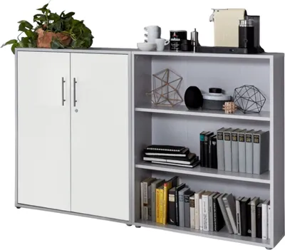 Produktbild von Aktenschrank TABOR 1 niedrig in lichtgrau / weiß matt, Schrankwand, Büroschrank, abschließbar, Metallgriffe