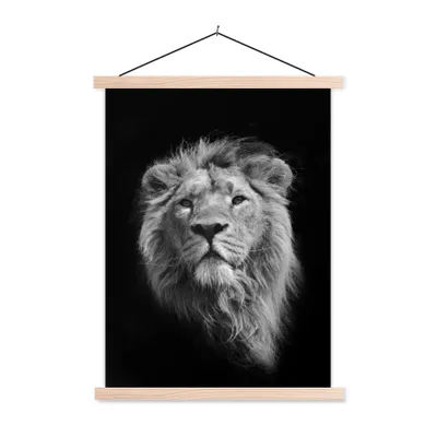 Produktbild von MuchoWow® Textilposter Löwe - Porträt - Schwarz - Weiß 40x53 cm mit holzfarbenen Rahmen - Schlafzimmer