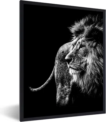 Produktbild von MuchoWow® Gerahmtes Poster Tiere - Wild - Löwe - Schwarz - Weiß 60x80 cm - Poster mit Schwarzem Bilderrahmen Wandposter Rahmen Foto Bilder - Premium - Wanddeko Wohnzimmer