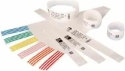 Produktbild von Zebra Z-Band Direct - Polypropylen (PP) - permanenter Acrylklebstoff - perforiert - 6 mil - weiß, Fühlmarke schwarz - 25.4 x 177.8 mm 2100 Stck. (6 Rolle(n)