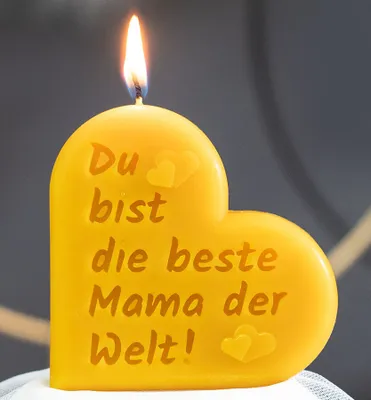 Produktbild von tea4chill Bienenwachskerze aus 100% Bienenwachs, Muttertagskerze Herzform, Gravur, Die beste Mama, 7,5x7,5x2,5cm Geschenk für Muttertag, handgefertigt