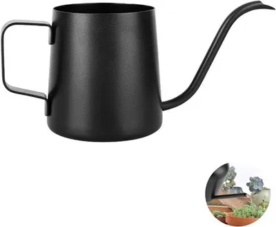 Image de Arrosoir noir à long bec, idéal pour les plantes d'intérieur, en plastique