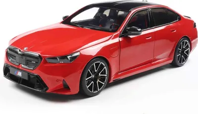Produktbild von Solido 1:18 BMW M5 (G90) Feuerrot 2025