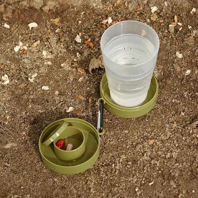 Produktbild von Faltbarer Becher mit Fach für Tabletten