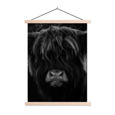 Produktbild von MuchoWow® Textilposter Schottischer Highlander - Kuh - Porträt - Tiere - Schwarz - Weiß 60x80 cm mit holzfarbenen Rahmen - Wandbild