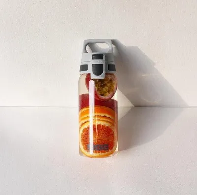 Produktbild von Famanu Trinkflasche aus Tritan für Sport und Aktivitäten - Transparent, kratzfest, auslaufsicher