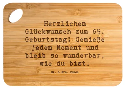 Produktbild von Mr. & Mrs. Panda Holzbrett Spruch 69. Geburtstag Glückwünsche - Transparent - Geschenk, Feierlichkeit, Lebensfreude, schneidbrett, handgefertigt, Holzbrettchen, Freude
