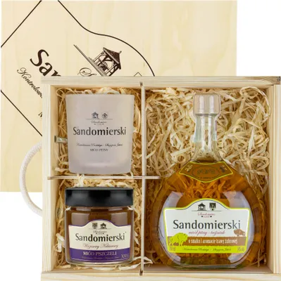 Produktbild von Sandomierski Bisongras Met Trójniak-Drittel Geschenkset in einer Holzbox mit Becher und Heidehonig | 750ml | 14% Alkohol Metwein | Polnische Produktion