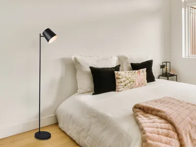 Obrázok produktu pre LED stojacia lampa BLAKE čierna dotykový stmievač batériový pohon pripojenie USB - výška 125 cm