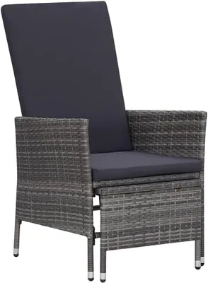 Obrázek produktu pro Skládací zahradní křeslo z šedého polyratanu, rozměry 62x131x106 cm, s nastavitelnou opěradlem a podnožkou, ocelová konstrukce, vhodné na terasu, balkon a do zahrady