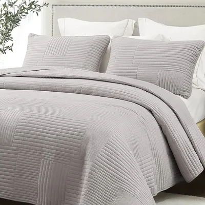 Produktbild von Tagesdecke Bettüberwurf 240x260 cm, Bedspreads aus Mikrofaser mit 2 Kissenbezüge, Weiche und Leichte Steppdecke mit Streifenmuster für alle Jahreszeiten, Hellgrau