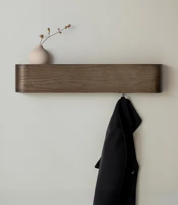 Produktbild von Wandgarderobe „Toke“ | Moderne Designergarderobe mit verdeckten Wandhaken | Garderobenpaneel aus massivem Echtholzfurnier | Eiche, dunkel