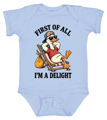 Productafbeelding van Eerst en vooral: een Delight zonnebril, een ligstoel, een zomerproduct, een eend, een babyromper, lichtblauw, maat 12/18