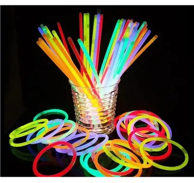 Zdjęcie produktu dla Zestaw świecących patyczków "Knicklichter" – 100 sztuk, w tym 100 łączników, w różnych kolorach, czas świecenia: 8-10 godzin