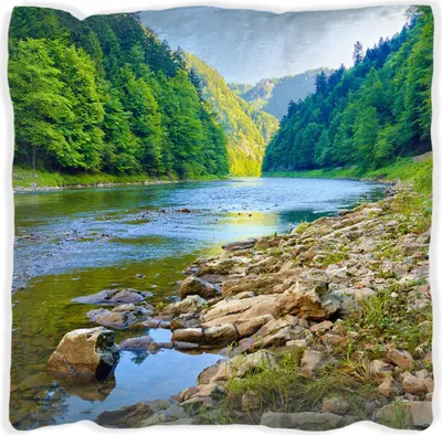 Produktbild von Wallario Premium Kissen, weiche Oberfläche, mit Motiv Fluss in den Bergen an steinigem Ufer, Größe: 30 x 30 cm, mit weißer Rückseite