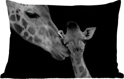 Produktbild von MuchoWow® Outdoor Kissen - Tiere - Schwarz - Weiß - Giraffe - Porträt - 50x30 cm - Wetterfest - Lounge Kissen - Sofa kissen - Wohnzimmer Dekoration