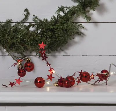 Produktbild von LED-Lichterkette 'Xmas' - 10 warmweiße LED - rote Kugeln und Sterne - 0,9m - Batterie - Timer