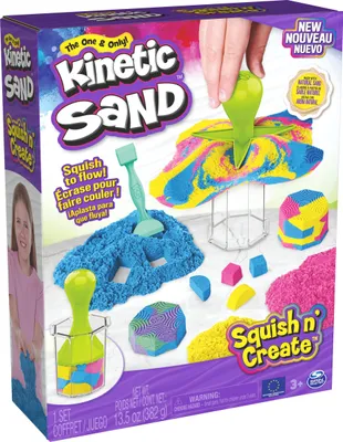 Produktbild von Spin Master Kinetischer Sand Set Squish N Create, inkl. 907g Kinetic Sand in 3 leuchtenden Farben (Blau, Rosa, Gelb) und 6 Werkzeuge, trocknet nie aus, fließt magisch, für Kinder ab 3 Jahren, Maße: 20,07 x 6,6 x 25,65 cm, Hergestellt in Schweden