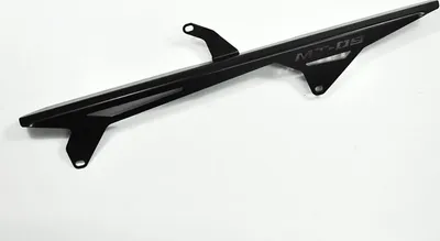 Image de Protège chaîne compatible avec Yamaha MT-09 BJ 2017-20 / MT-09 Tracer BJ 2015-17 Logo noir
