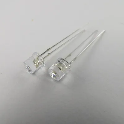 Image de 2 x LED (diode électroluminescente) / Type = 5 mm, forme ronde, plat, transparent | Couleur = blanc