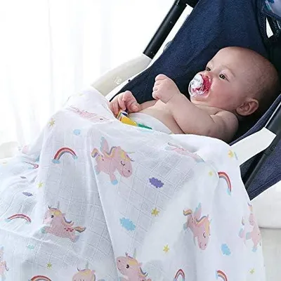 Productafbeelding van Baby-inbakerdeken van mousseline met eenhoornprint van bamboekatoen, 120cmx120cm, uniseks