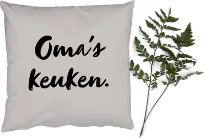 Produktbild von MuchoWow® Zierkissen Sofakissen Wohnzimmer Dekokissen 60x60 cm Zitat - Omas Küche - Taupe - Sitzfläche - Foto Polster