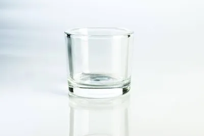 Produktbild von INNA-Glas Rundes Teelichtglas - Windlicht Glas John, klar, 8cm, Ø 9cm - kleines Dekoglas - Glasvase