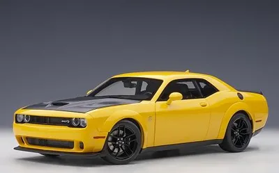 Produktbild von AUTOart 71737 - Dodge Challenger SRT Hellcat Widebody 2018 (Yellow Jacket) - Neu