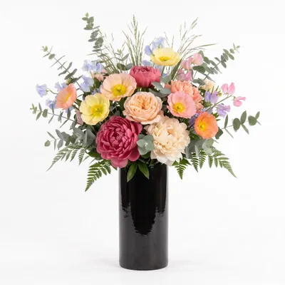 Productafbeelding van Zwarte, ronde keramische vaas, 28 cm hoog, glad en glanzend, diameter 13 cm. Een elegante decoratieve vaas voor de woonkamer, slaapkamer, eetkamer en het kantoor, geschikt voor het decoreren met snijbloemen en andere decoratieve arrangementen