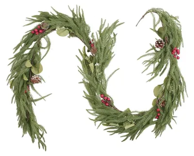 Productafbeelding van Kerstkrans van de Norfolkspar, 1,8 meter, gemaakt van PE-materiaal, met dennenappels en bessen