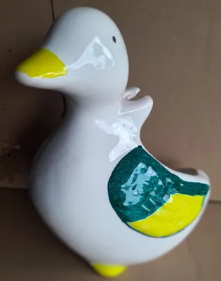 Produktbild von WC-Bürstengarnitur aus Keramik in Form einer Ente Dekor weiß mit bunter Bemalung